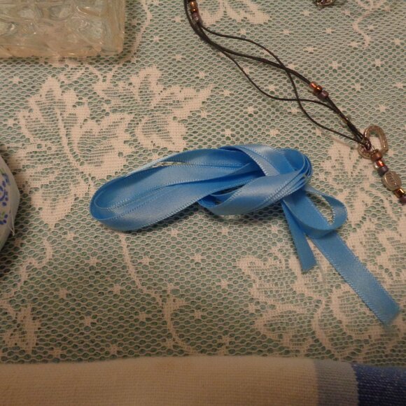 VINT TEAPOT TEATOWEL CUP SWEET BOTTLE HAT EARINGS NECKLACES PINCUSHIN RI… - Picture 4 of 9